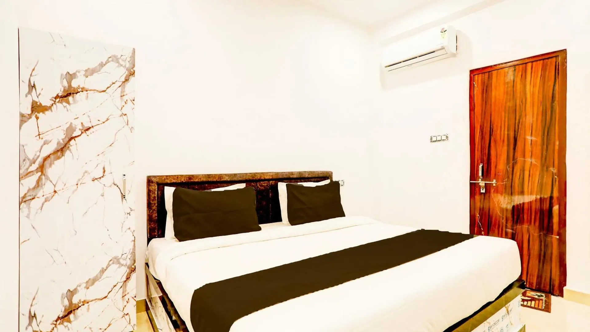 Hotel O Aditya Residency Váránasí