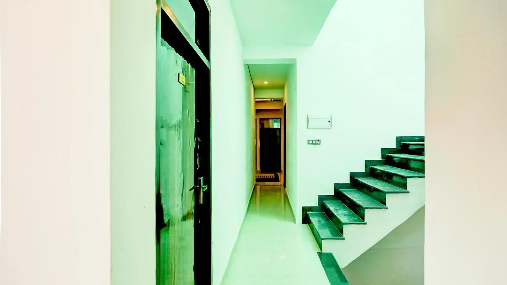 Hotel O Aditya Residency Váránasí