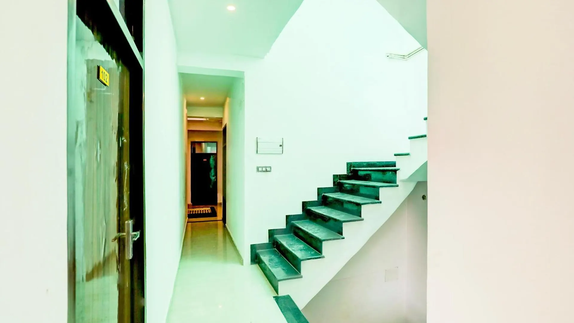 Hotel O Aditya Residency Váránasí