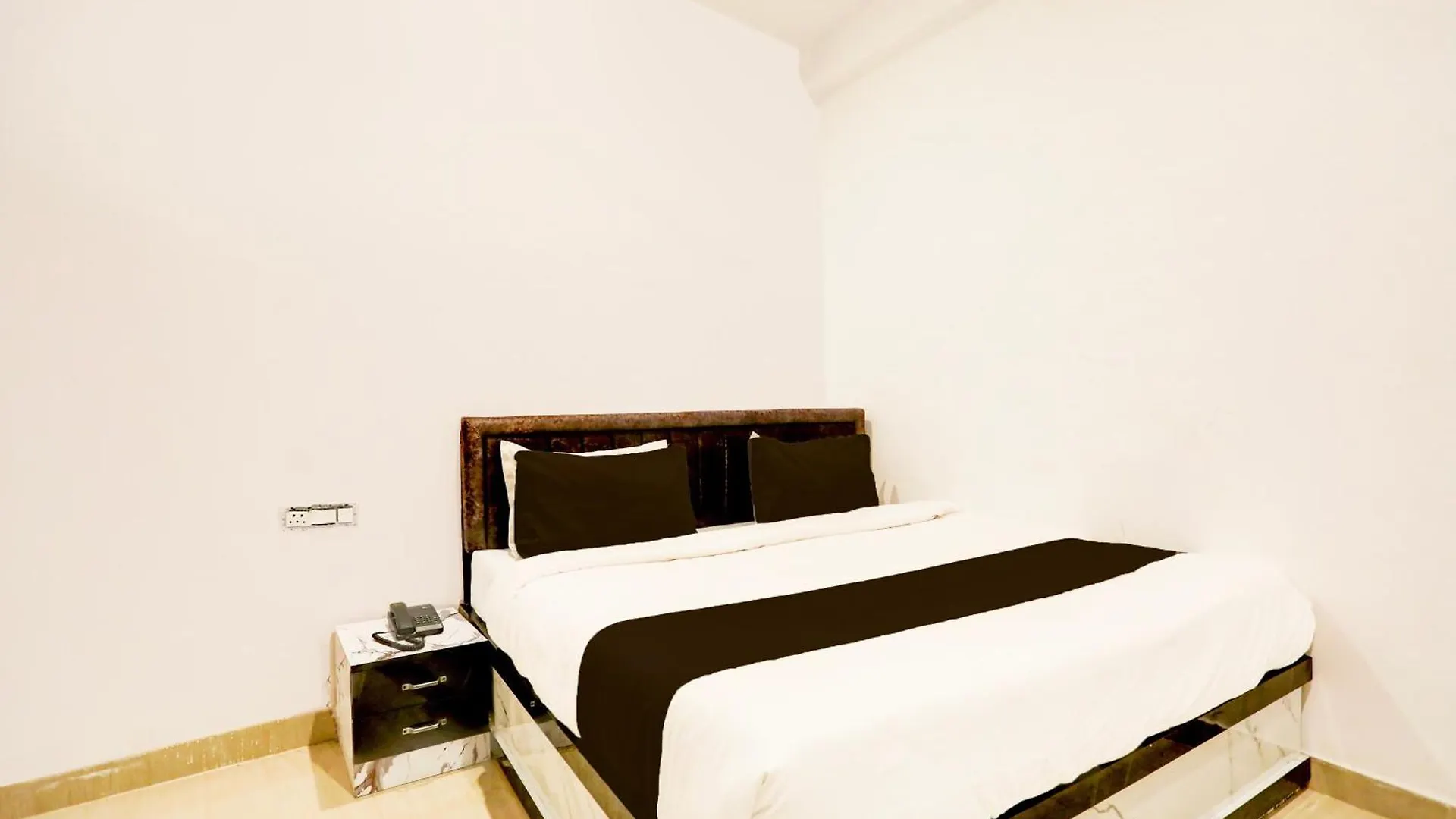 ****  Hotel O Aditya Residency Varanasi India